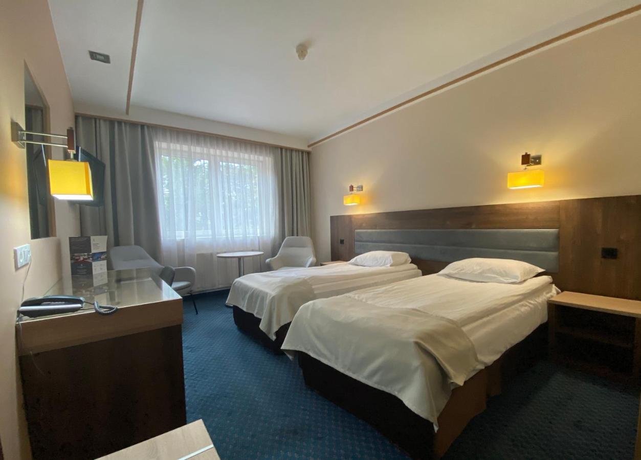 Hotel Ambasador Chojny Lodž Exteriér fotografie