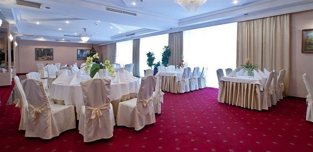 Hotel Ambasador Chojny Lodž Exteriér fotografie